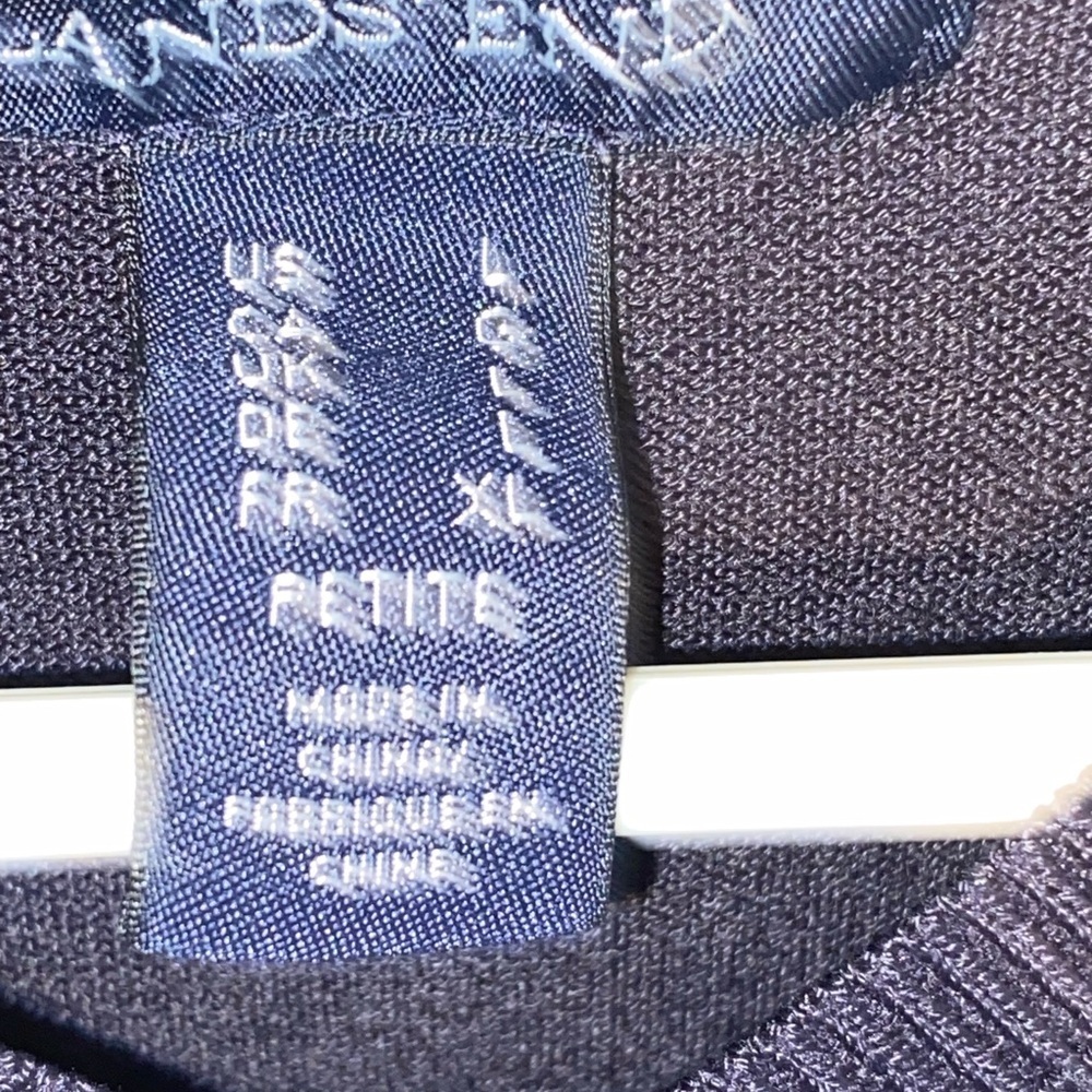 Southwest Airlines Employee Lands' End V-neck sweater vest embroidered logo. - Picture 9 of 10